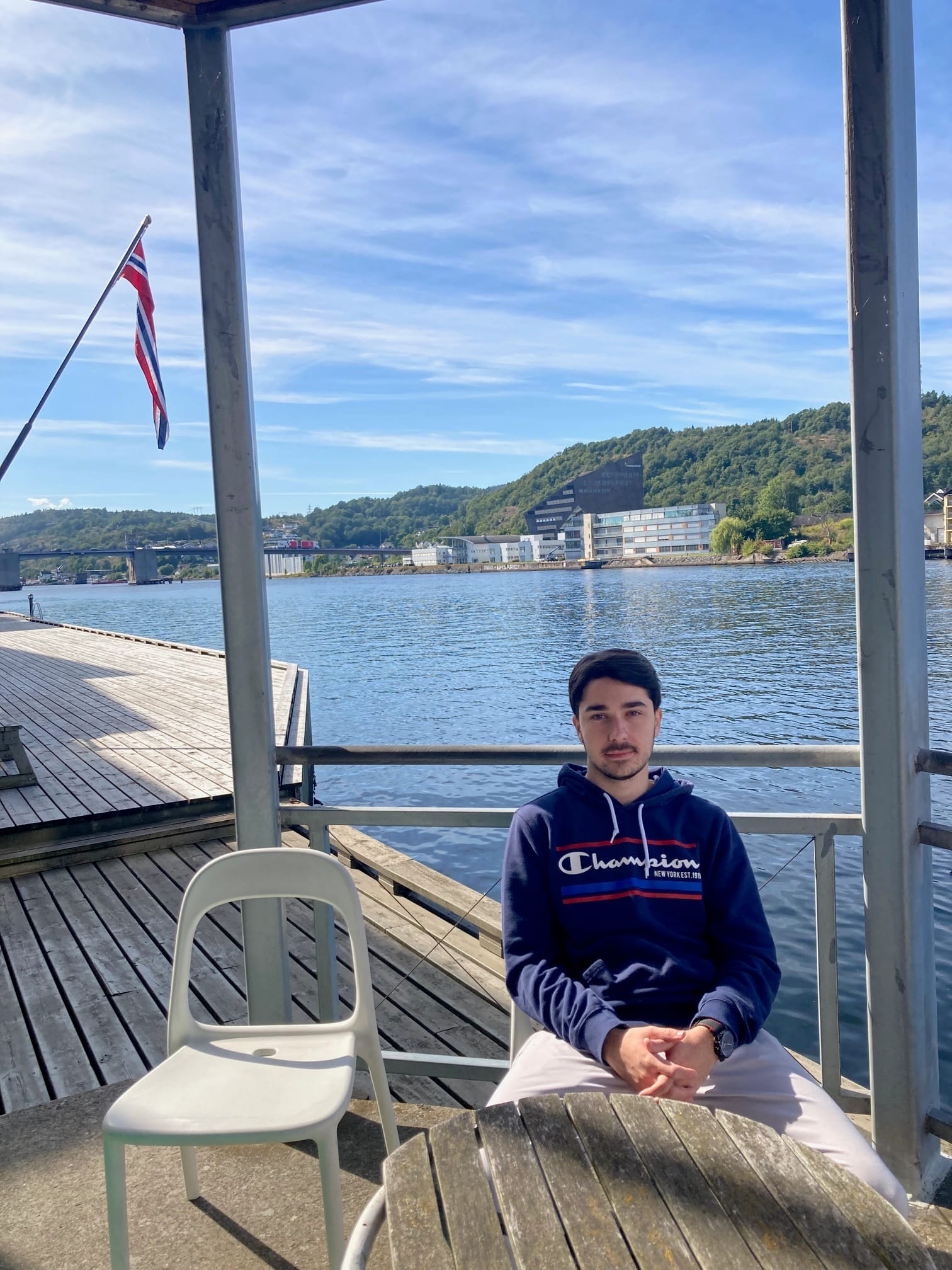 Enes Emre — portre